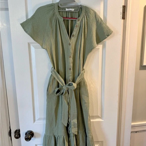 Green Button-Down Midi Dress - Picture 2 of 7